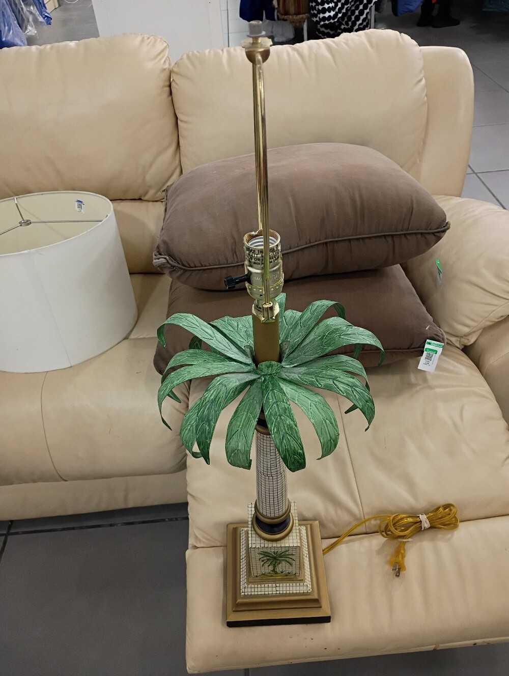 Hollywood Regency-Palm In Leaf Table Lamp with Green Metal Palm Foliage Vintage. - Picture 2 of 5